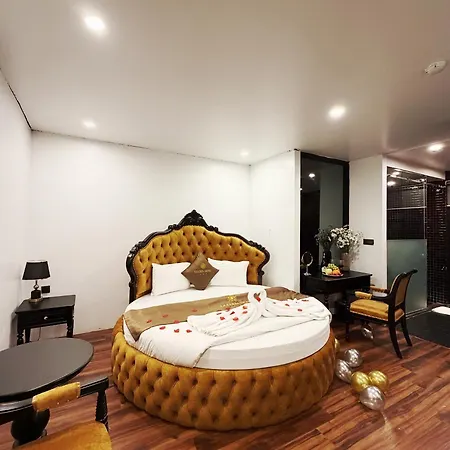 Golden Hotel-2